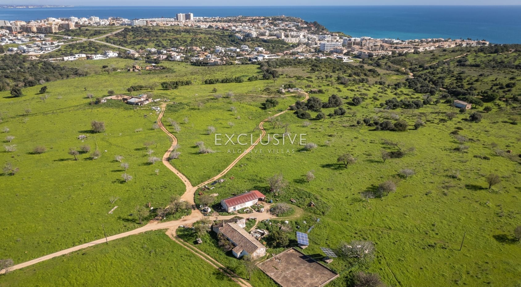 Large plot of land with potential to build and fantastic sea views, in Lagos