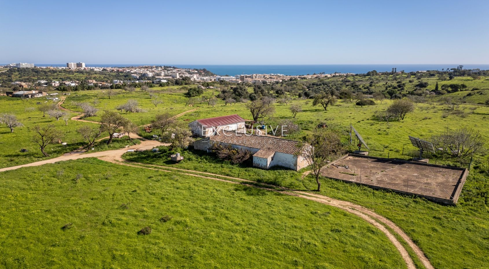 Large plot of land with potential to build and fantastic sea views, in Lagos