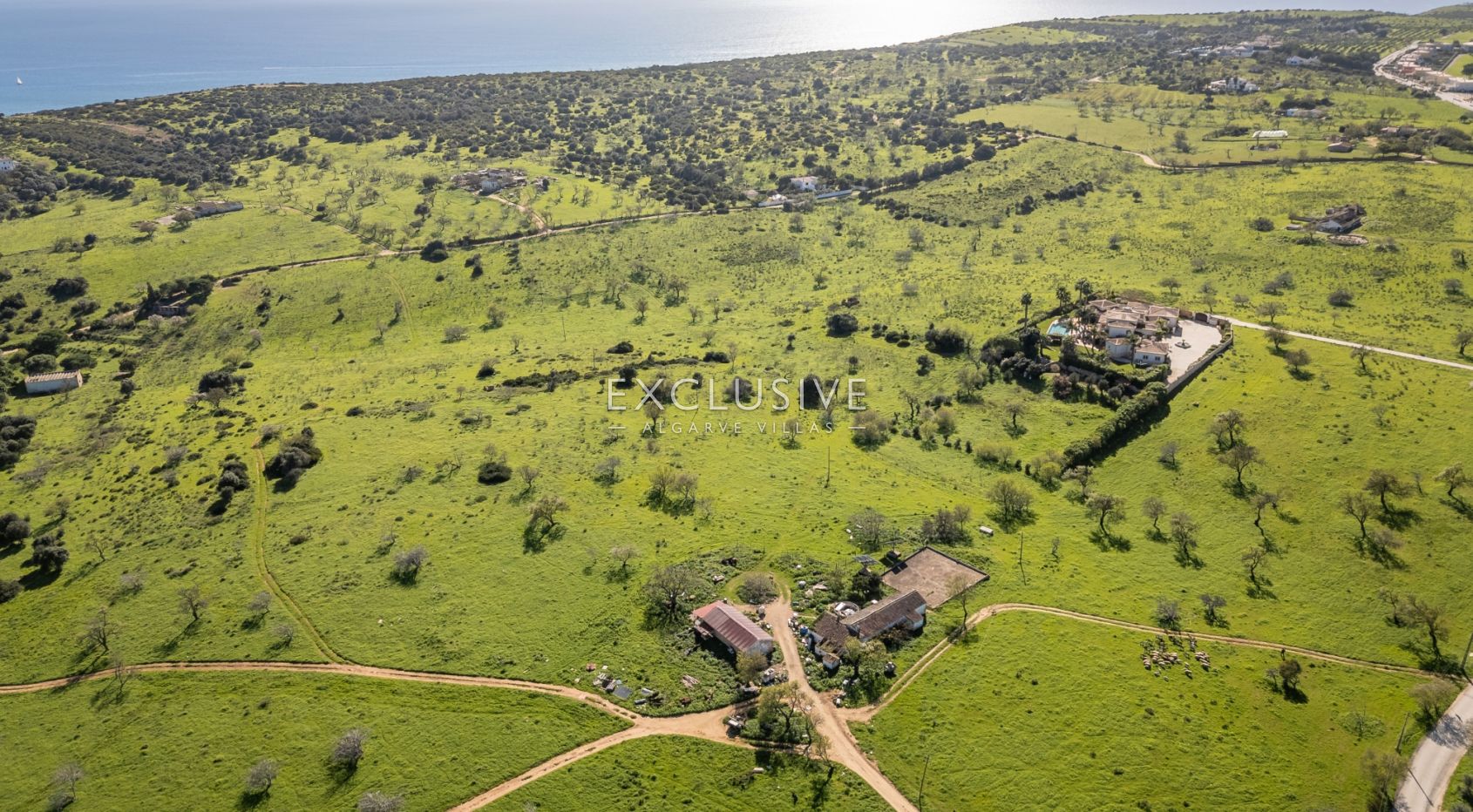 Large plot of land with potential to build and fantastic sea views, in Lagos