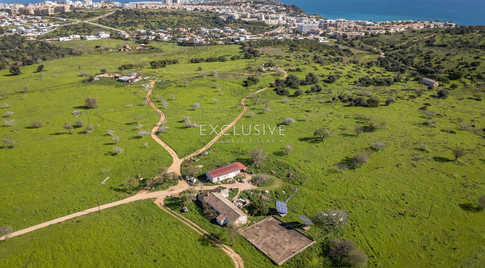 Large plot of land with potential to build and fantastic sea views, in Lagos
