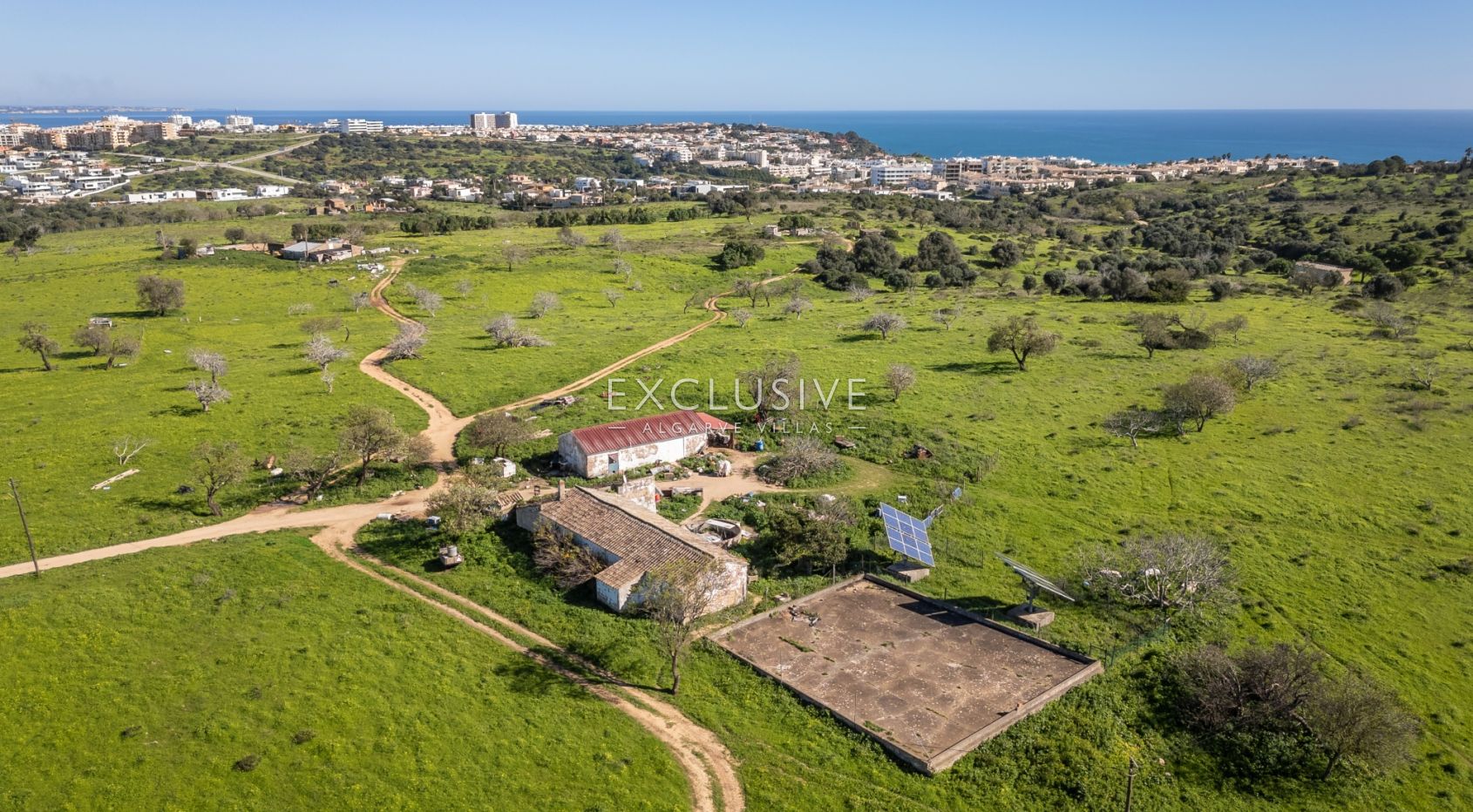 Large plot of land with potential to build and fantastic sea views, in Lagos