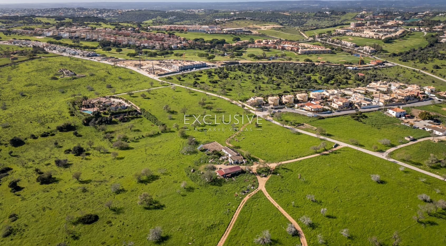 Large plot of land with potential to build and fantastic sea views, in Lagos