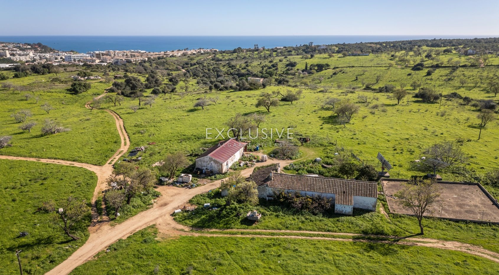 Large plot of land with potential to build and fantastic sea views, in Lagos