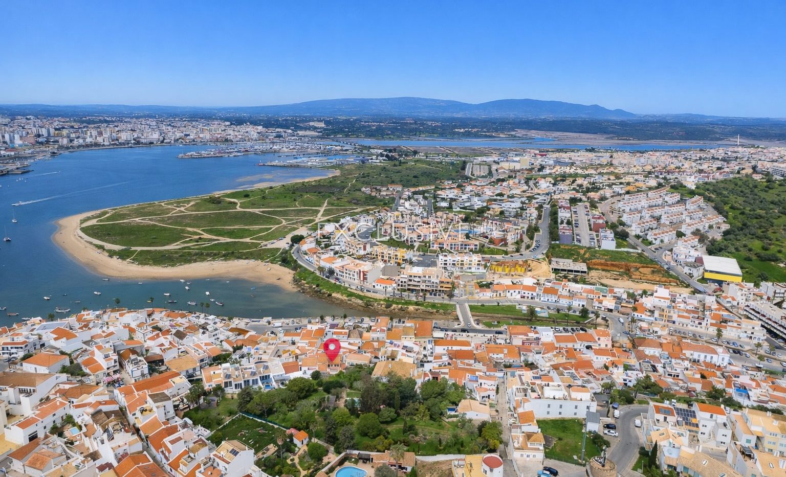 Village house to renovate in centre of Ferragudo, Algarve
