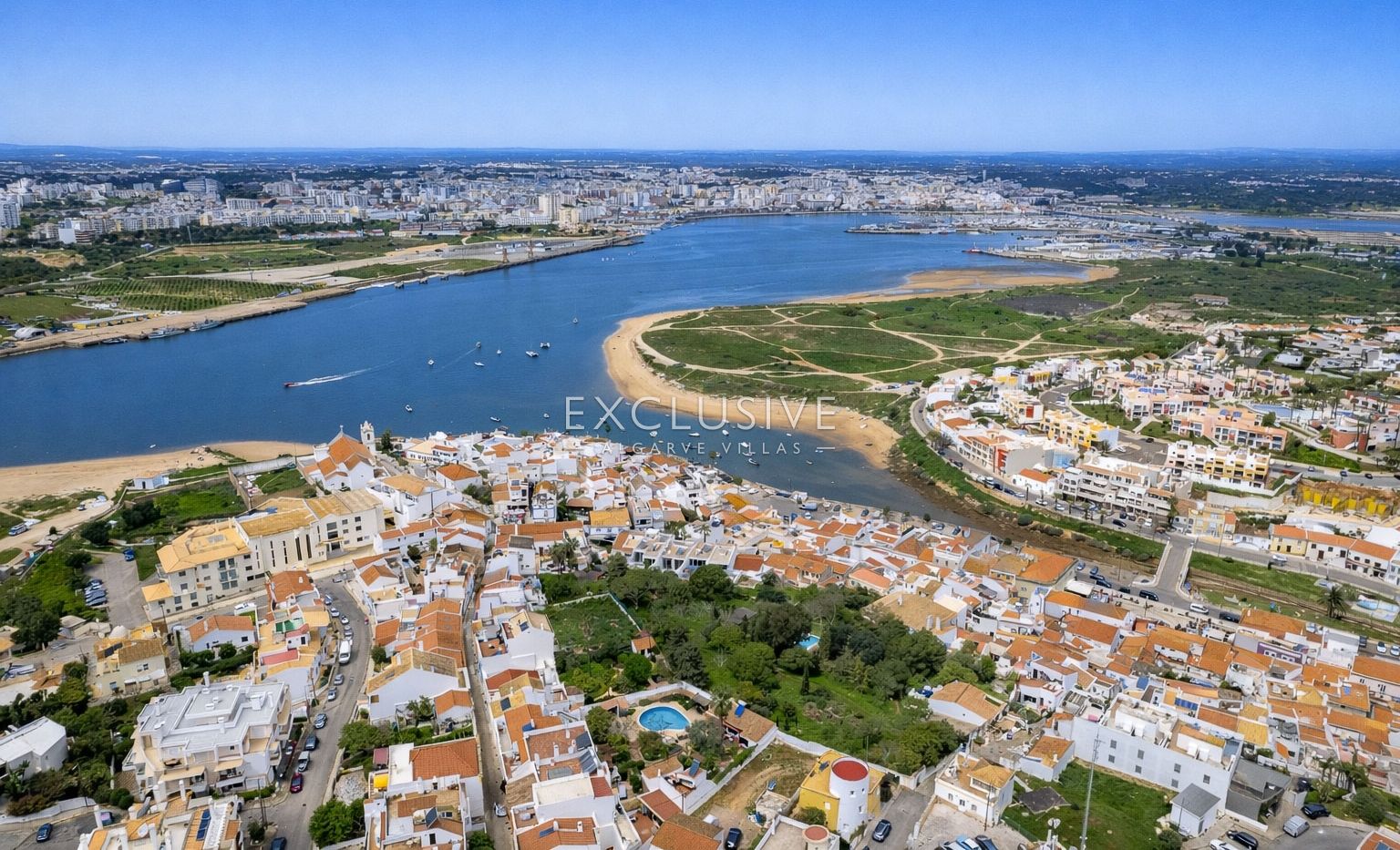 Village house to renovate in centre of Ferragudo, Algarve