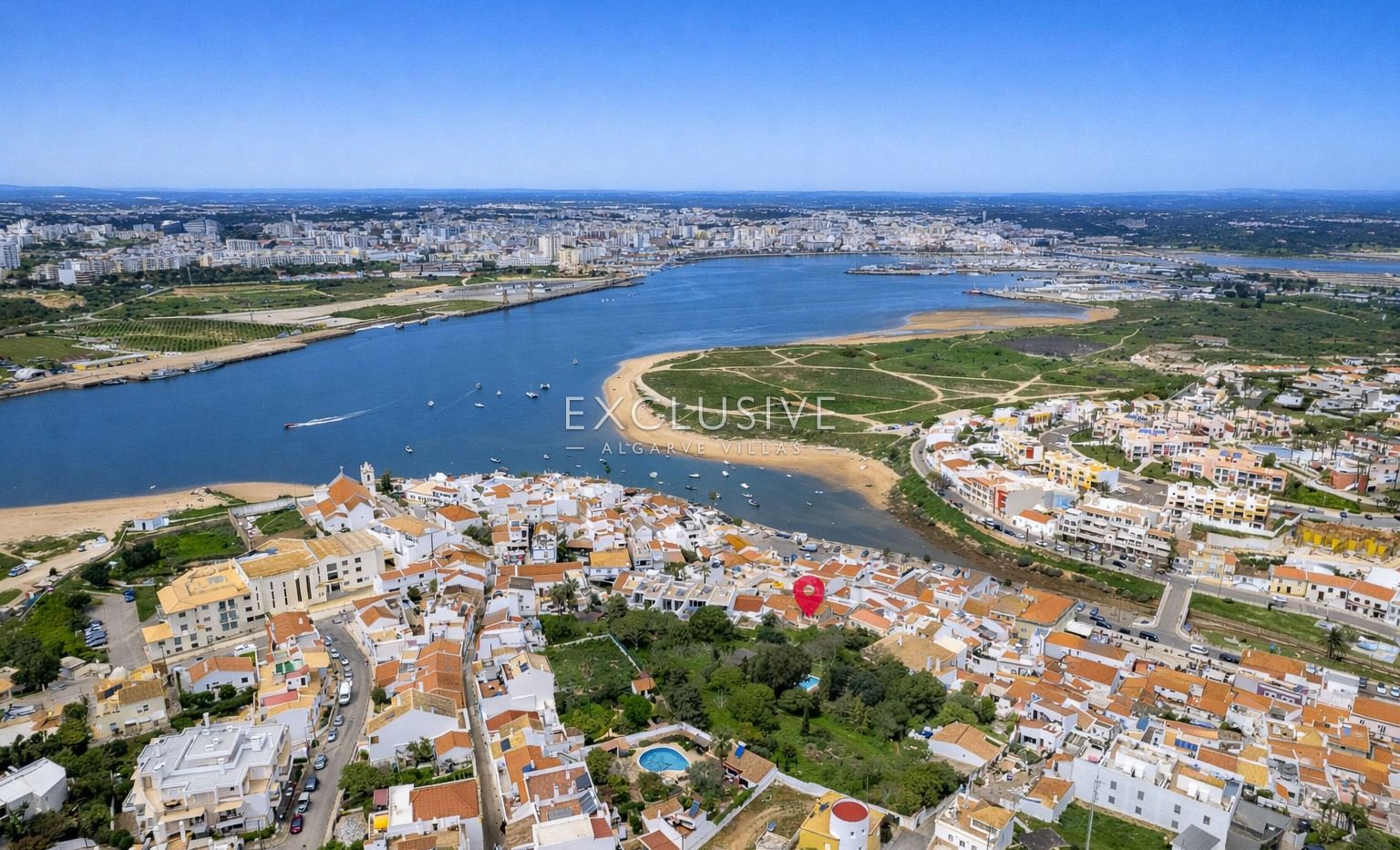 Village house to renovate in centre of Ferragudo, Algarve