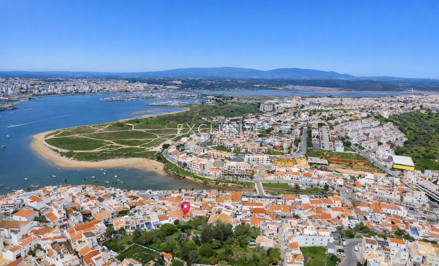 Village house to renovate in centre of Ferragudo, Algarve
