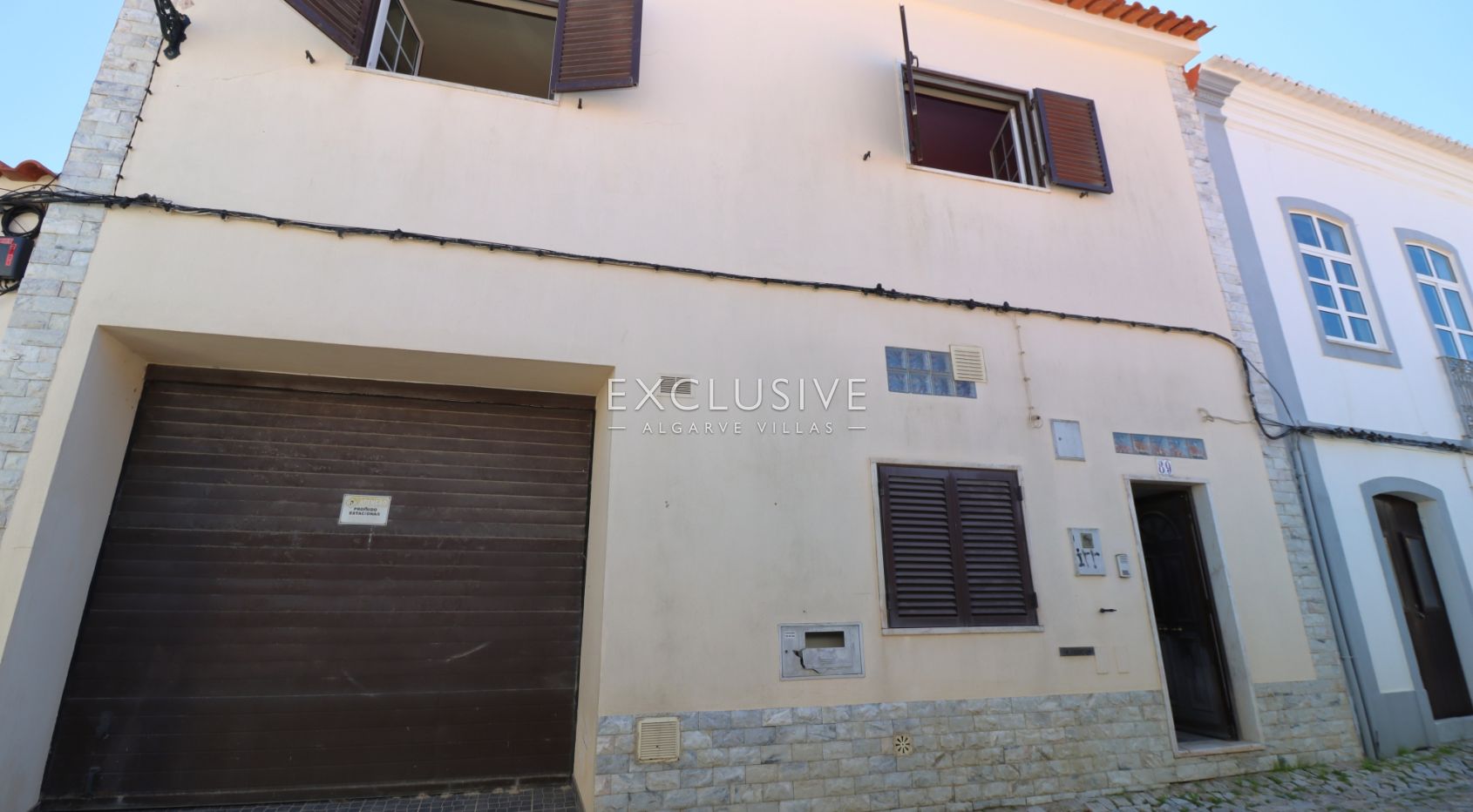 Village house to renovate in centre of Ferragudo, Algarve