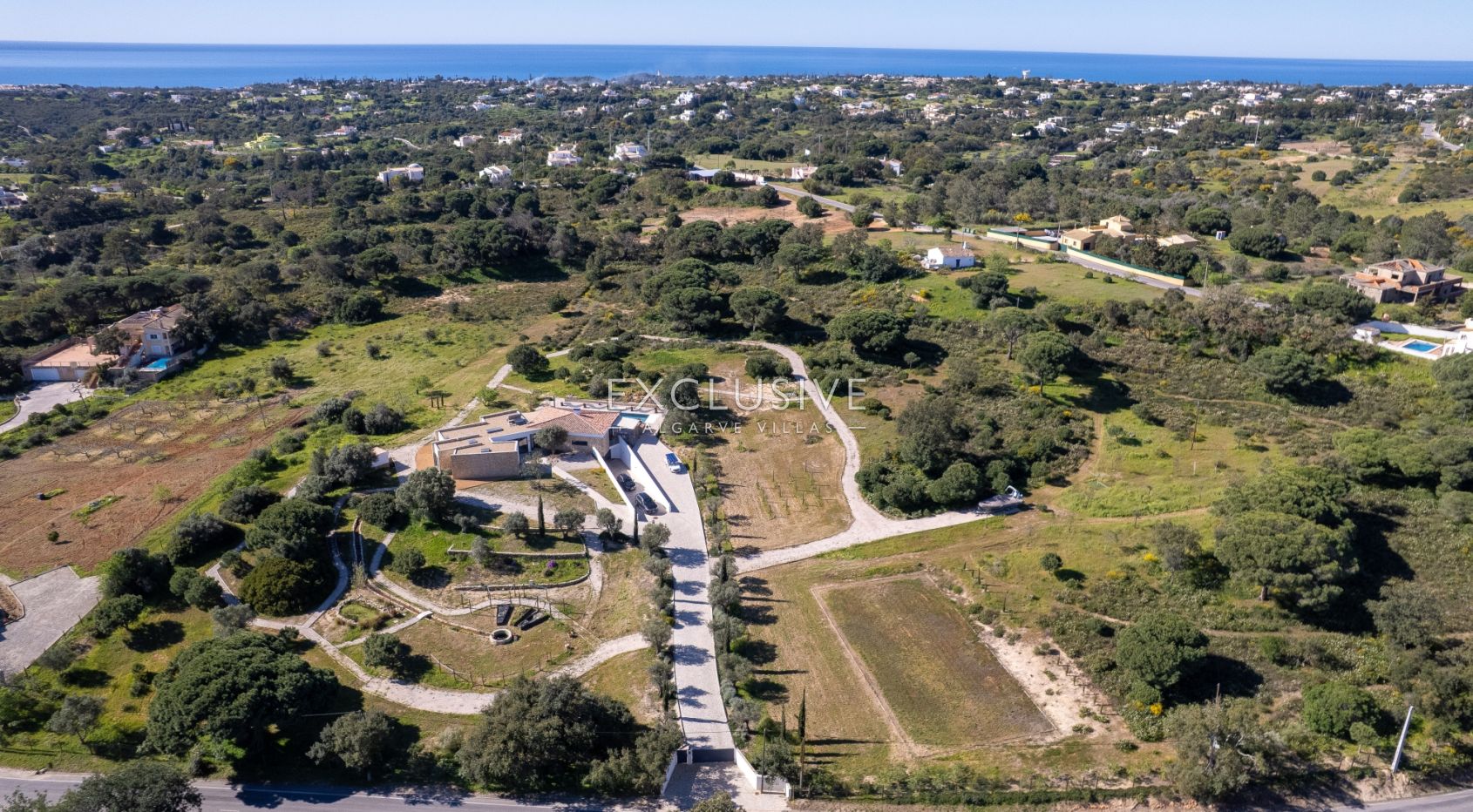 Contemporary one level 4 bed villa with pool near Carvoeiro