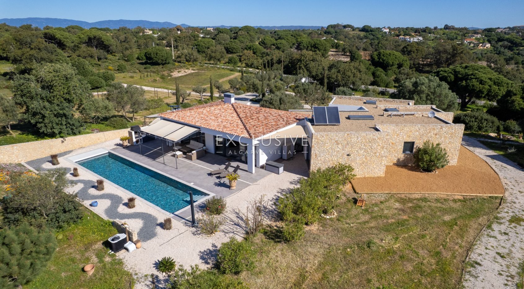 Contemporary one level 4 bed villa with pool near Carvoeiro