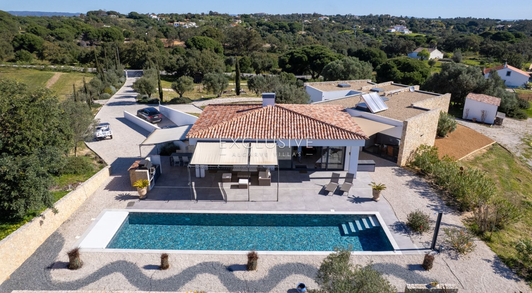 Contemporary one level 4 bed villa with pool near Carvoeiro