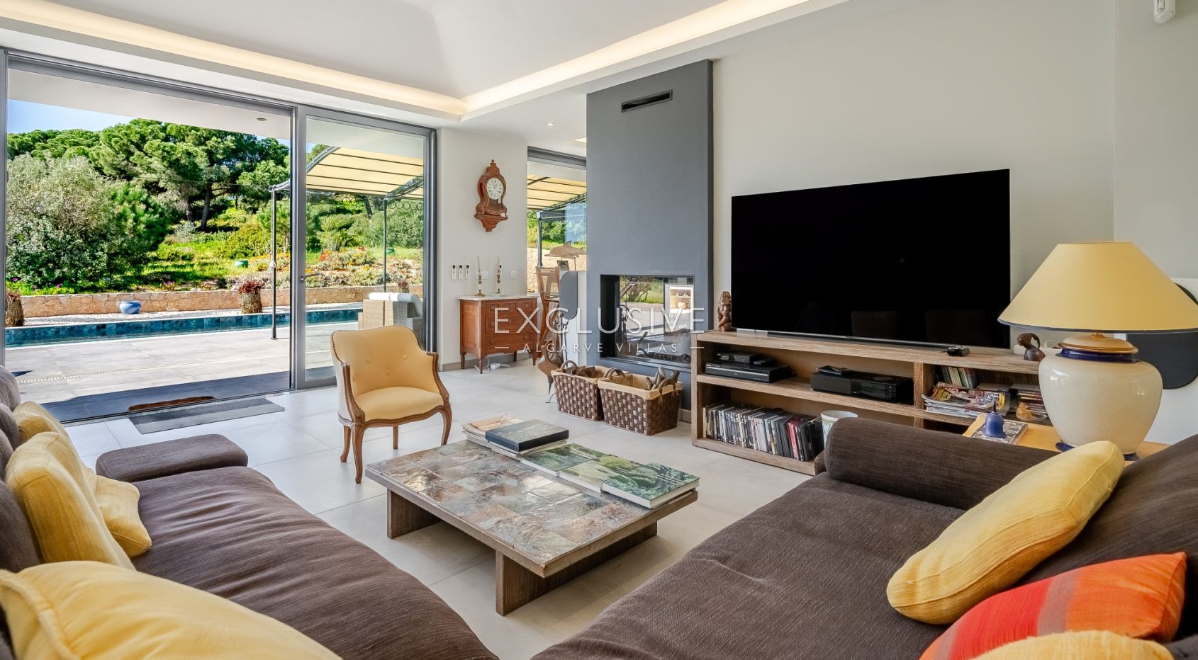 Contemporary one level 4 bed villa with pool near Carvoeiro