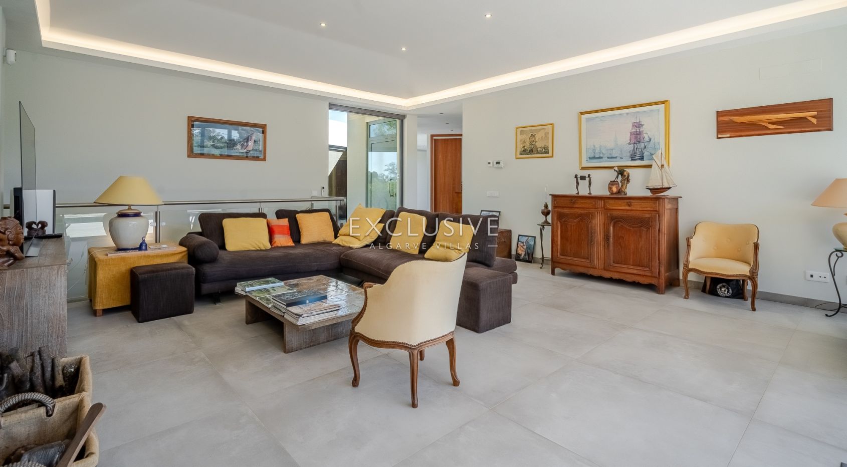 Contemporary one level 4 bed villa with pool near Carvoeiro