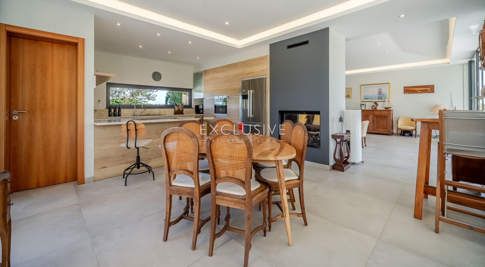Contemporary one level 4 bed villa with pool near Carvoeiro