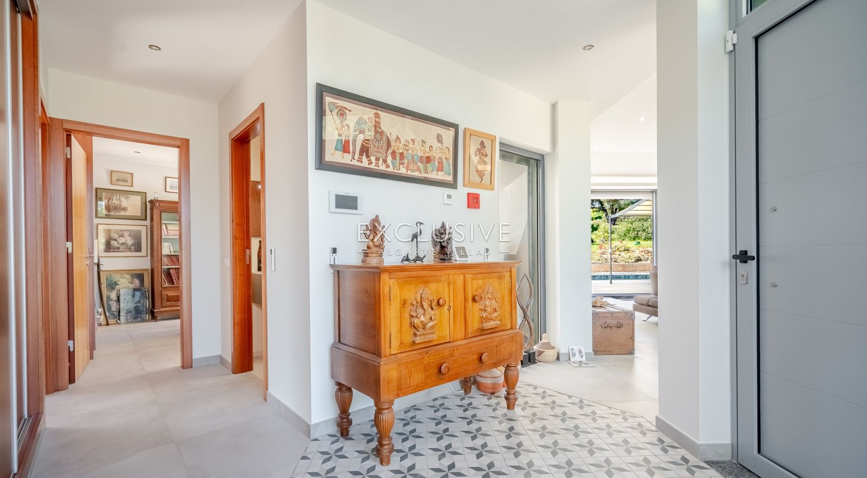 Contemporary one level 4 bed villa with pool near Carvoeiro