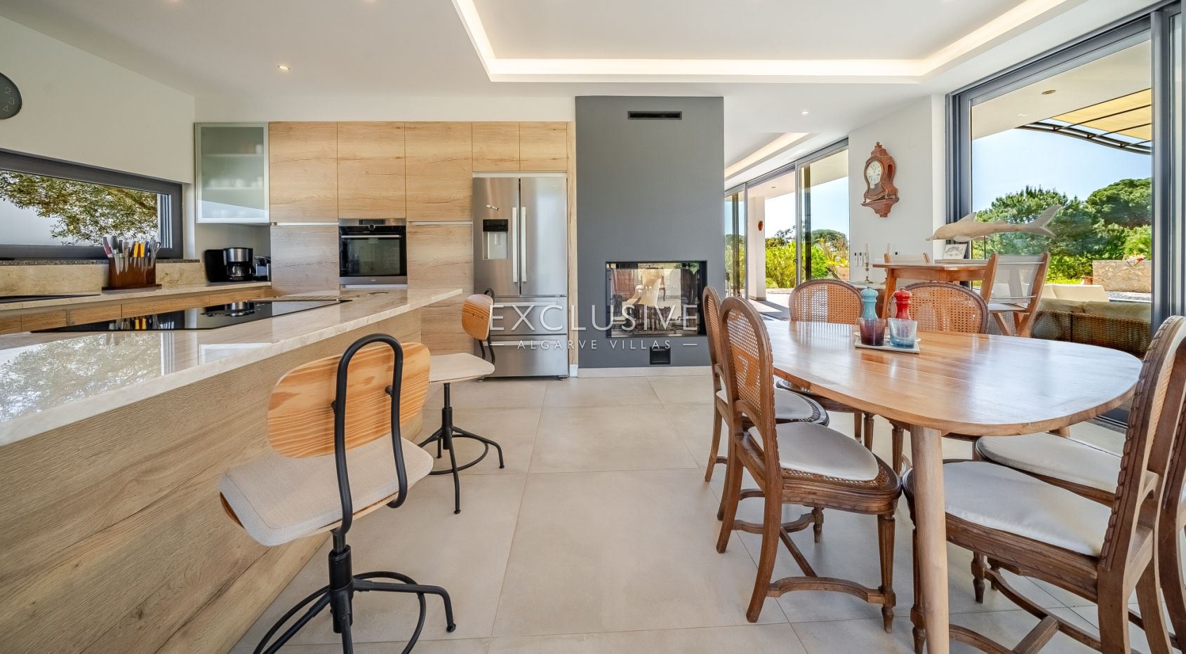 Contemporary one level 4 bed villa with pool near Carvoeiro