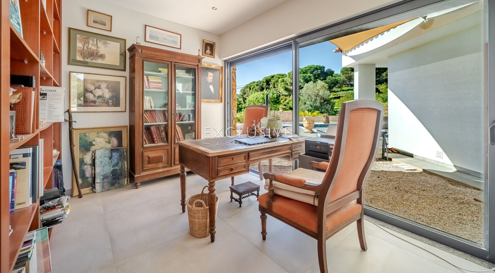 Contemporary one level 4 bed villa with pool near Carvoeiro