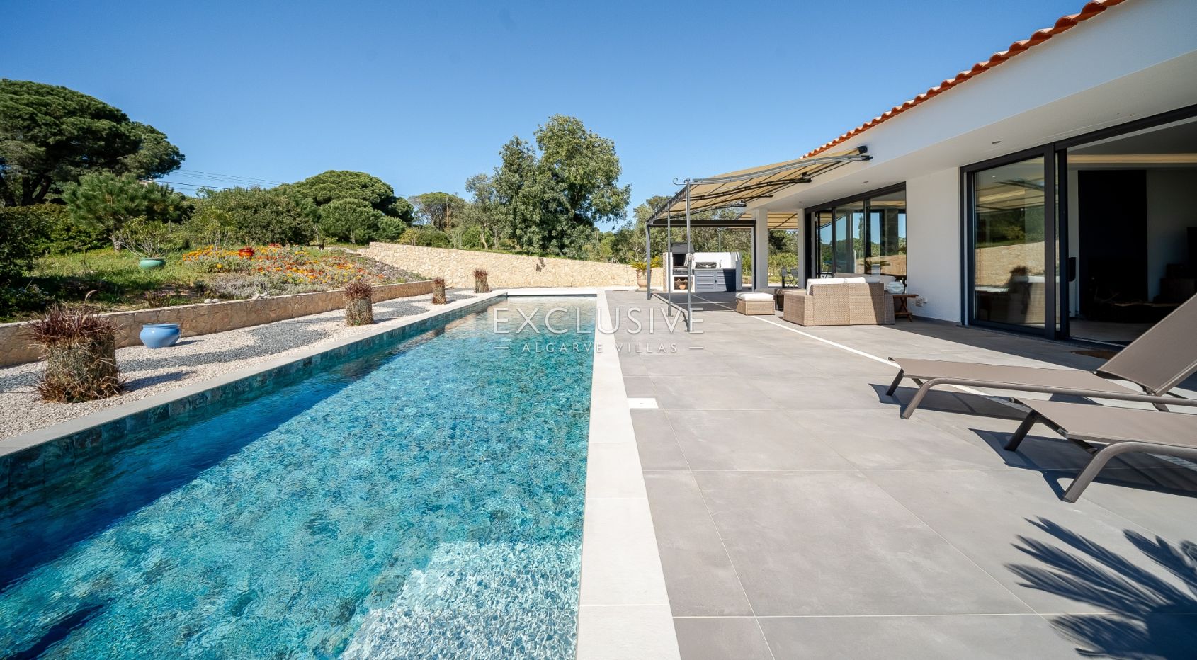 Contemporary one level 4 bed villa with pool near Carvoeiro