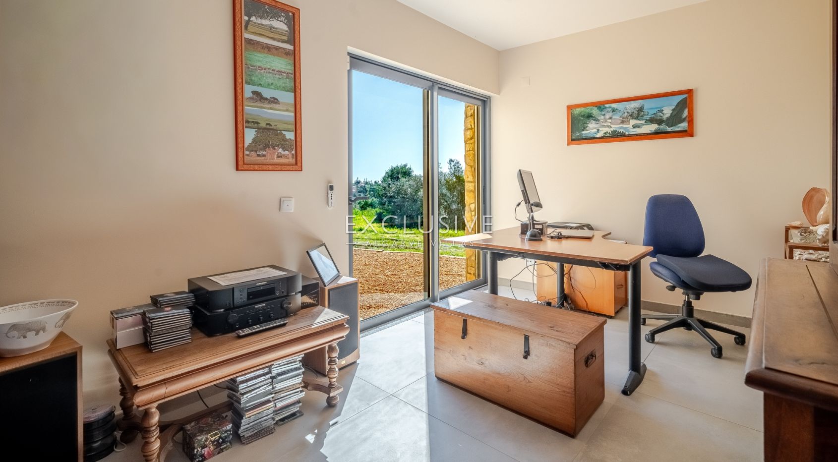 Contemporary one level 4 bed villa with pool near Carvoeiro