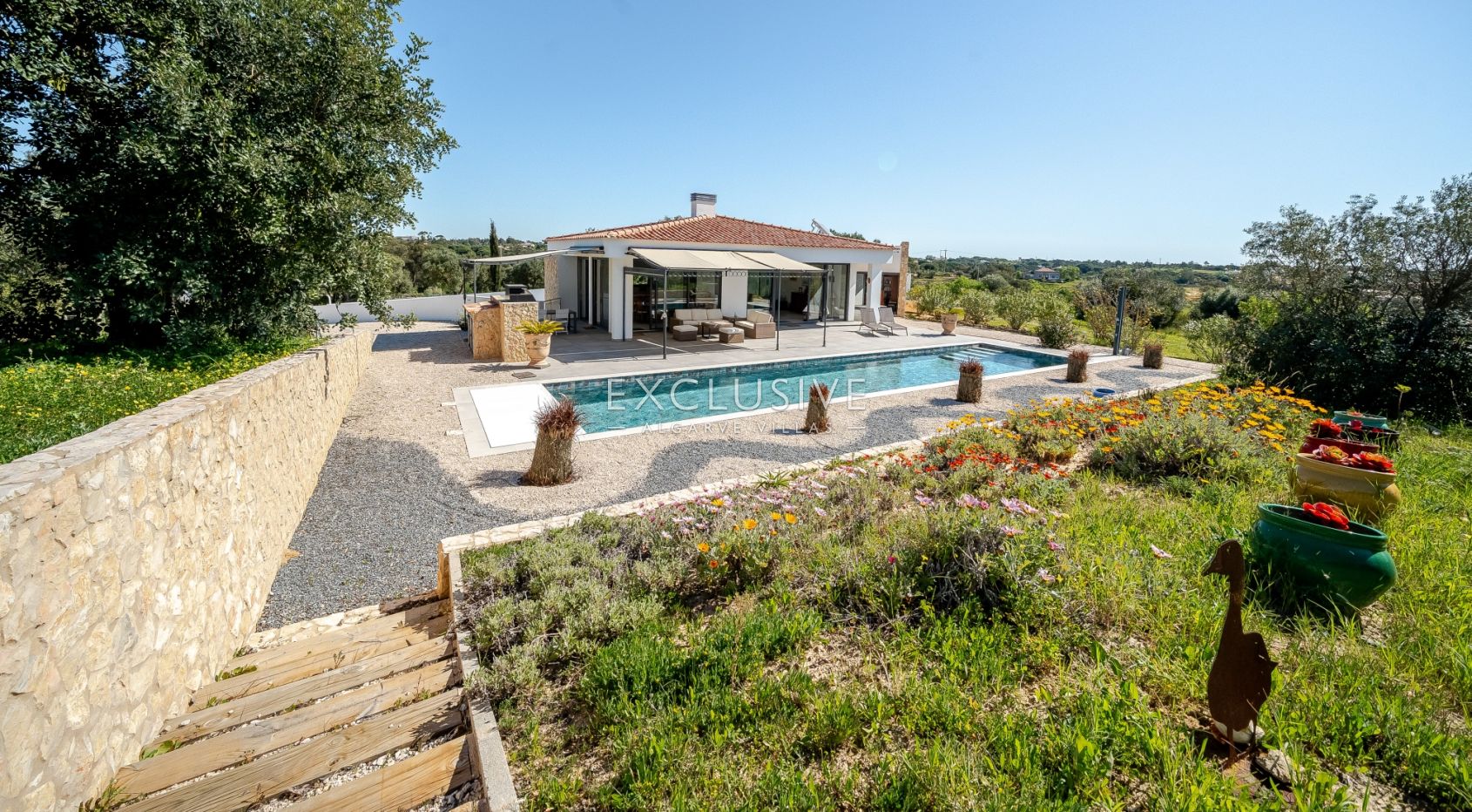 Contemporary one level 4 bed villa with pool near Carvoeiro