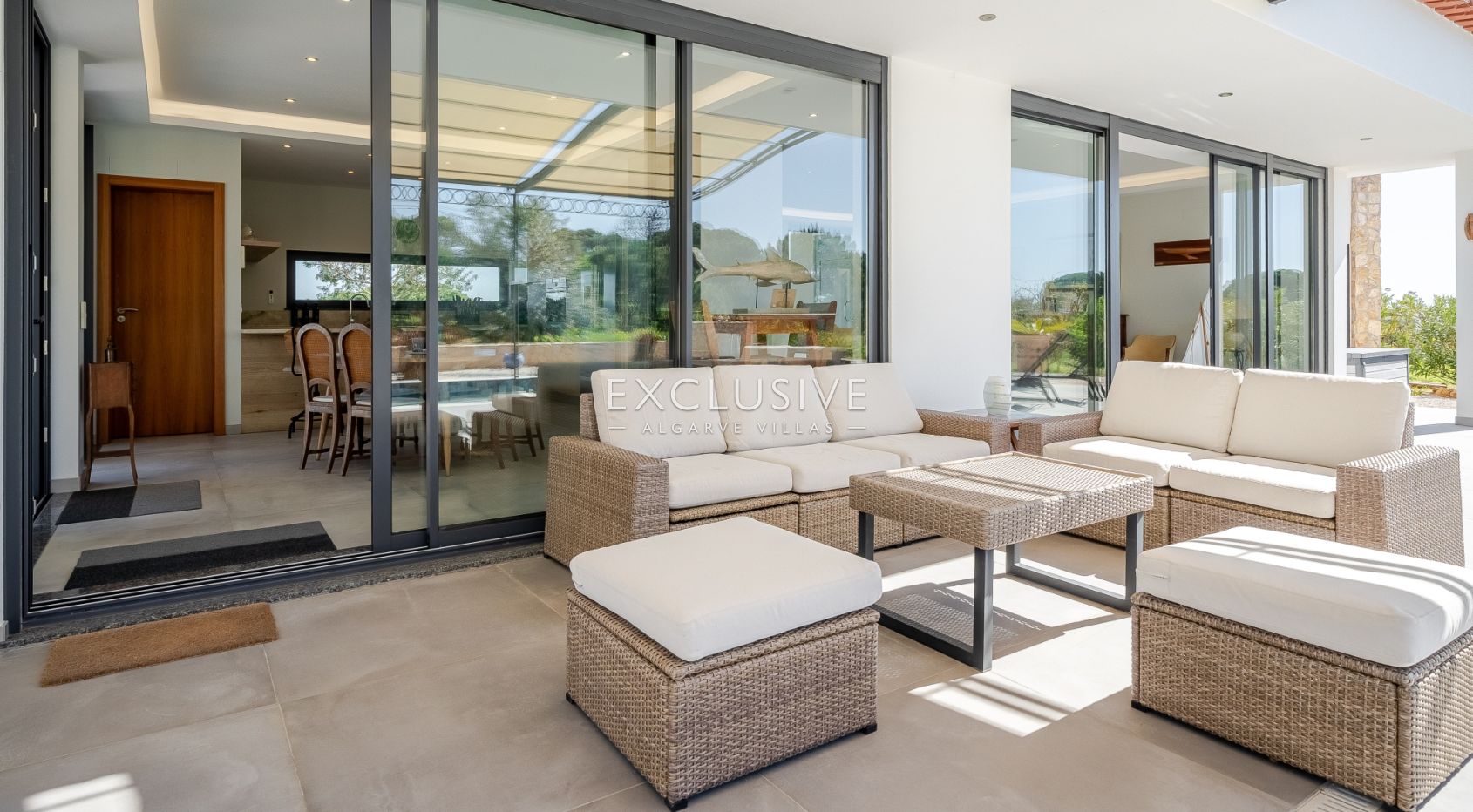 Contemporary one level 4 bed villa with pool near Carvoeiro