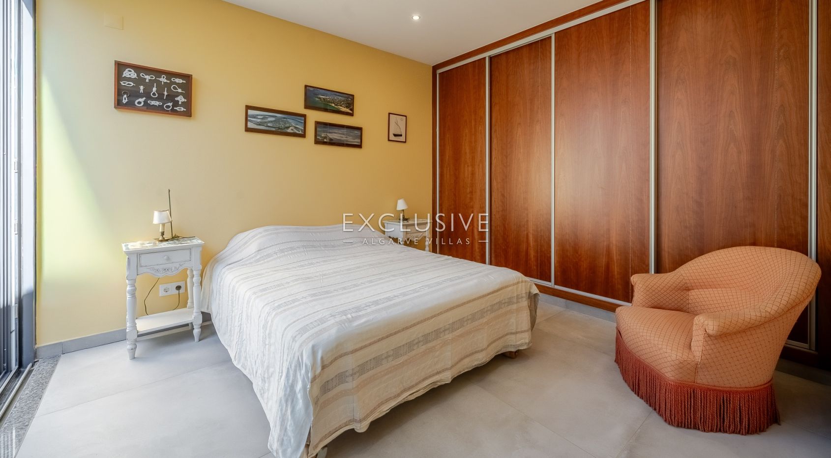 Contemporary one level 4 bed villa with pool near Carvoeiro