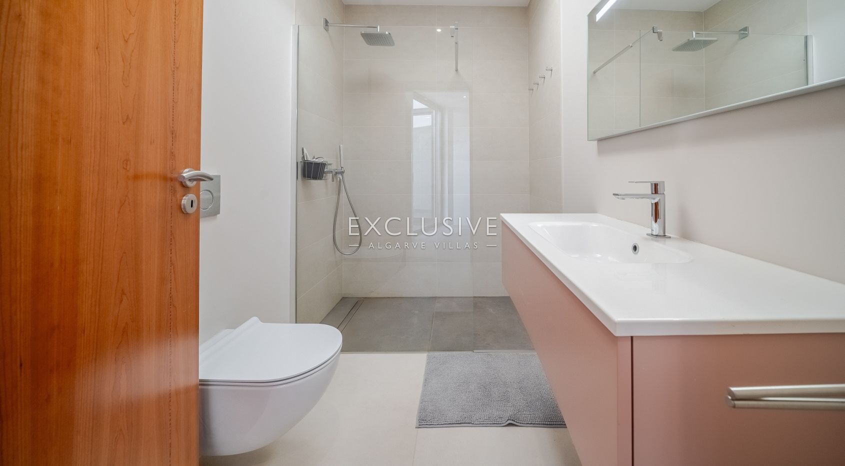 Contemporary one level 4 bed villa with pool near Carvoeiro