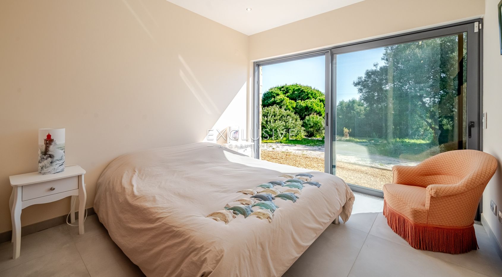 Contemporary one level 4 bed villa with pool near Carvoeiro