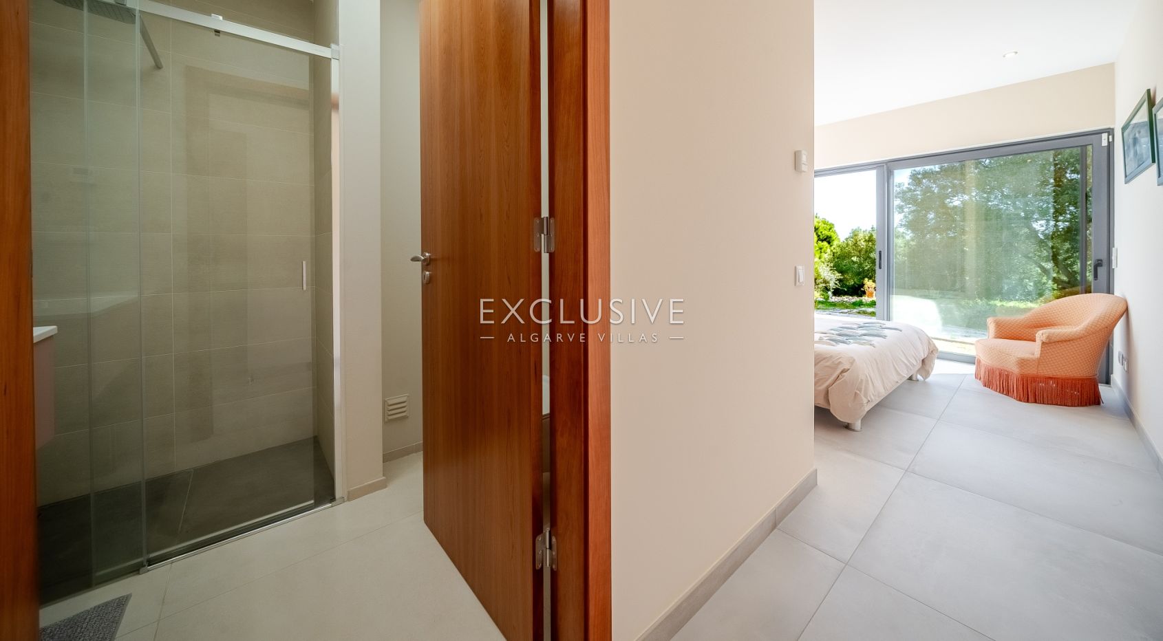 Contemporary one level 4 bed villa with pool near Carvoeiro