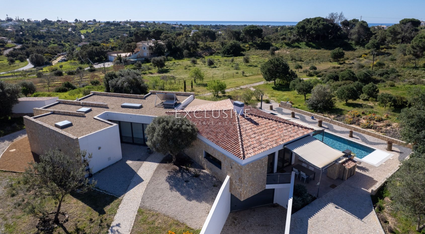Contemporary one level 4 bed villa with pool near Carvoeiro