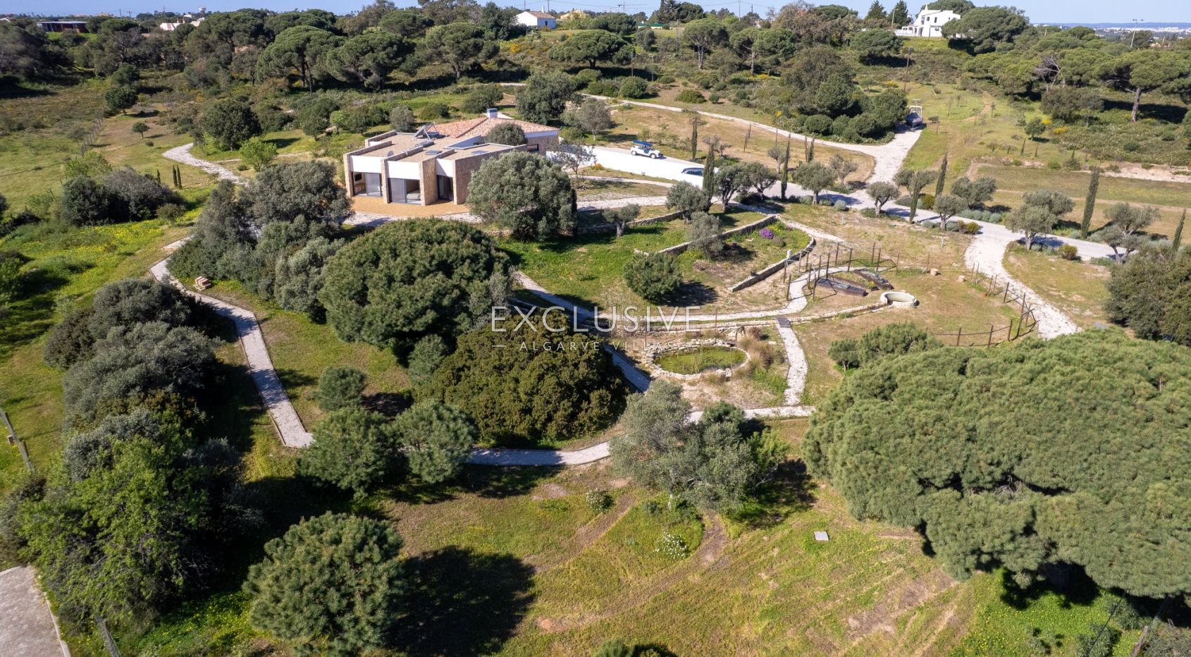 Contemporary one level 4 bed villa with pool near Carvoeiro