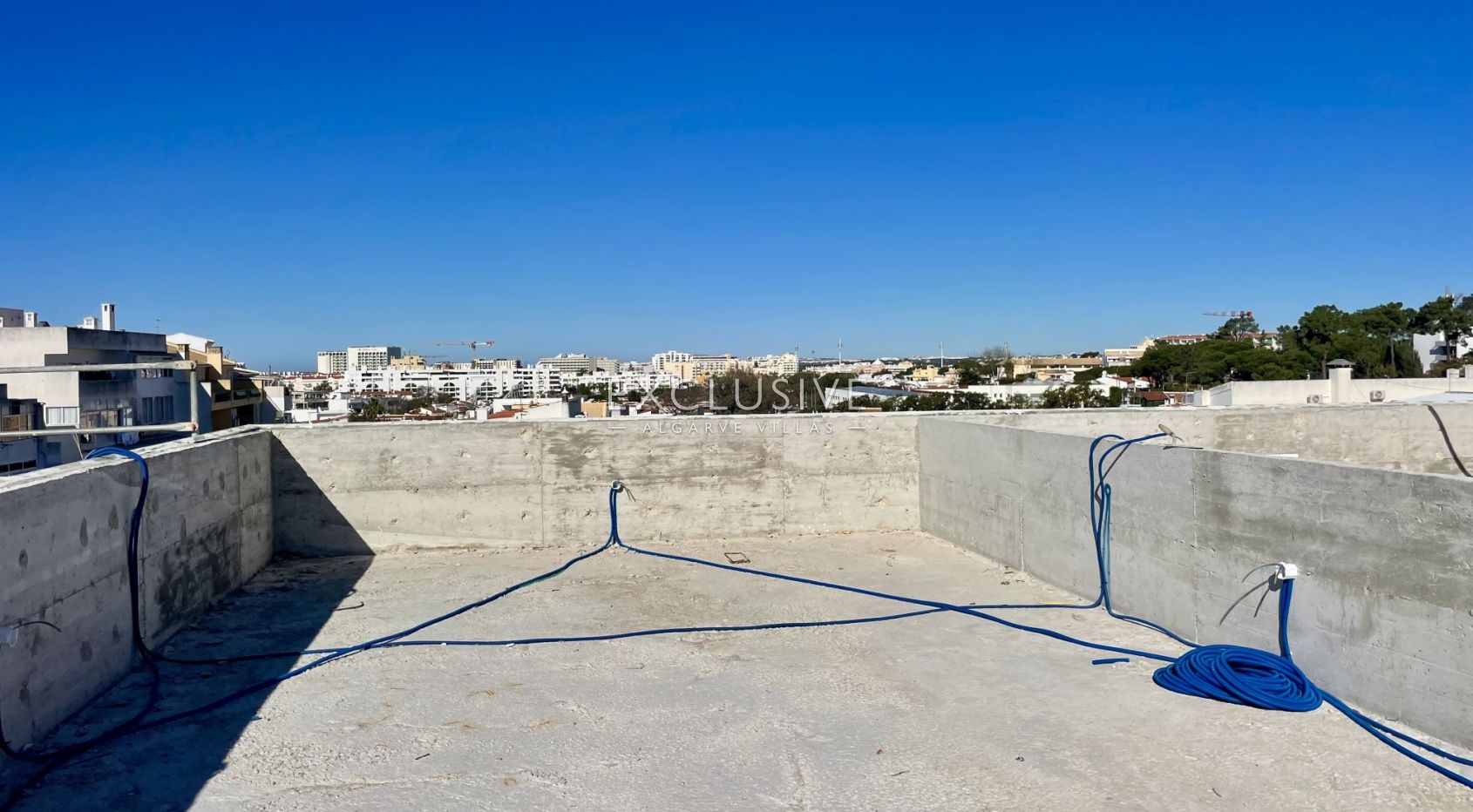 Buy a New 2 Bedroom Apartment in Quarteira