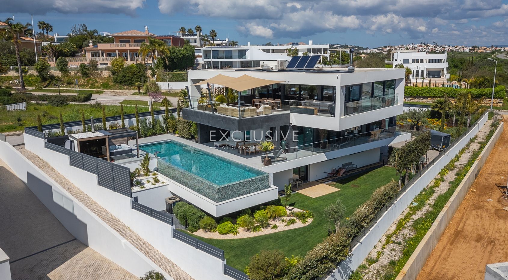 Luxury contemporary villa with sea views in Porto de Mós - Lagos