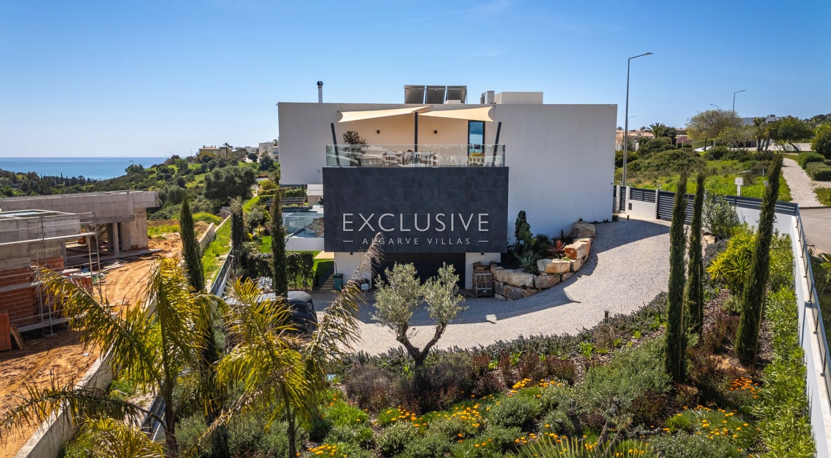 Luxury contemporary villa with sea views in Porto de Mós - Lagos