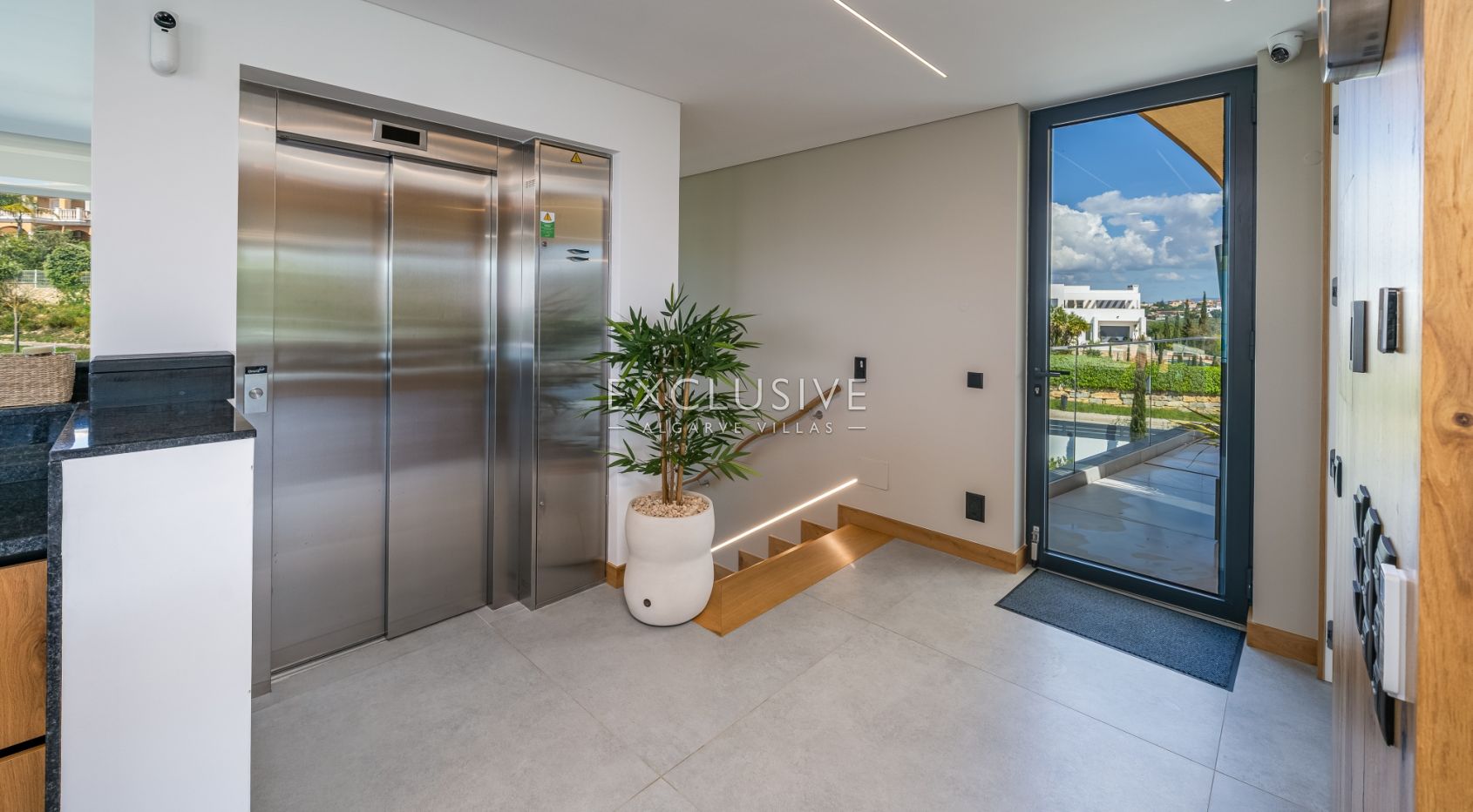 Luxury contemporary villa with sea views in Porto de Mós - Lagos