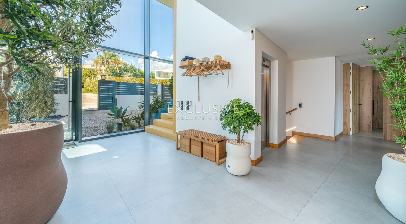 Luxury contemporary villa with sea views in Porto de Mós - Lagos