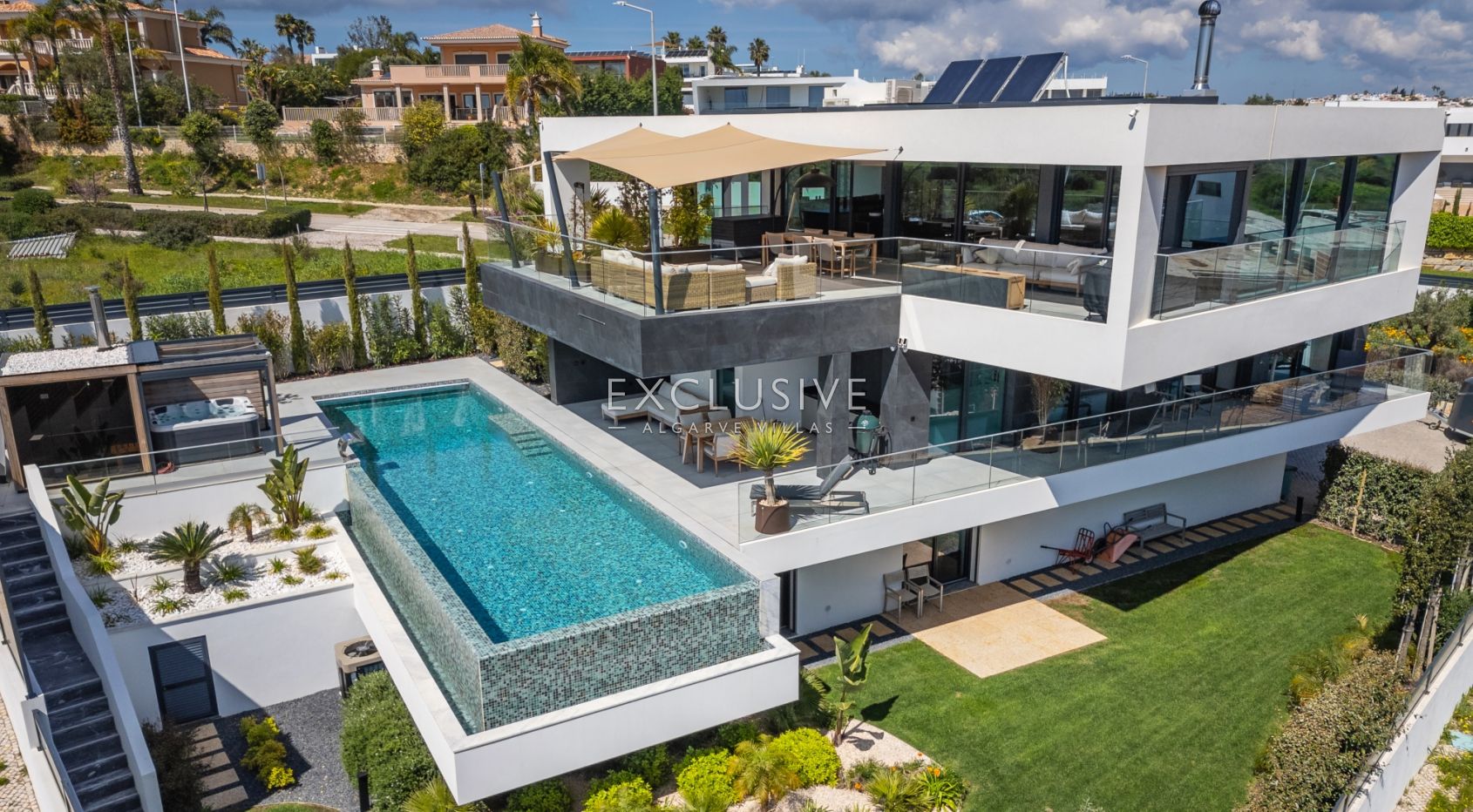 Luxury contemporary villa with sea views in Porto de Mós - Lagos