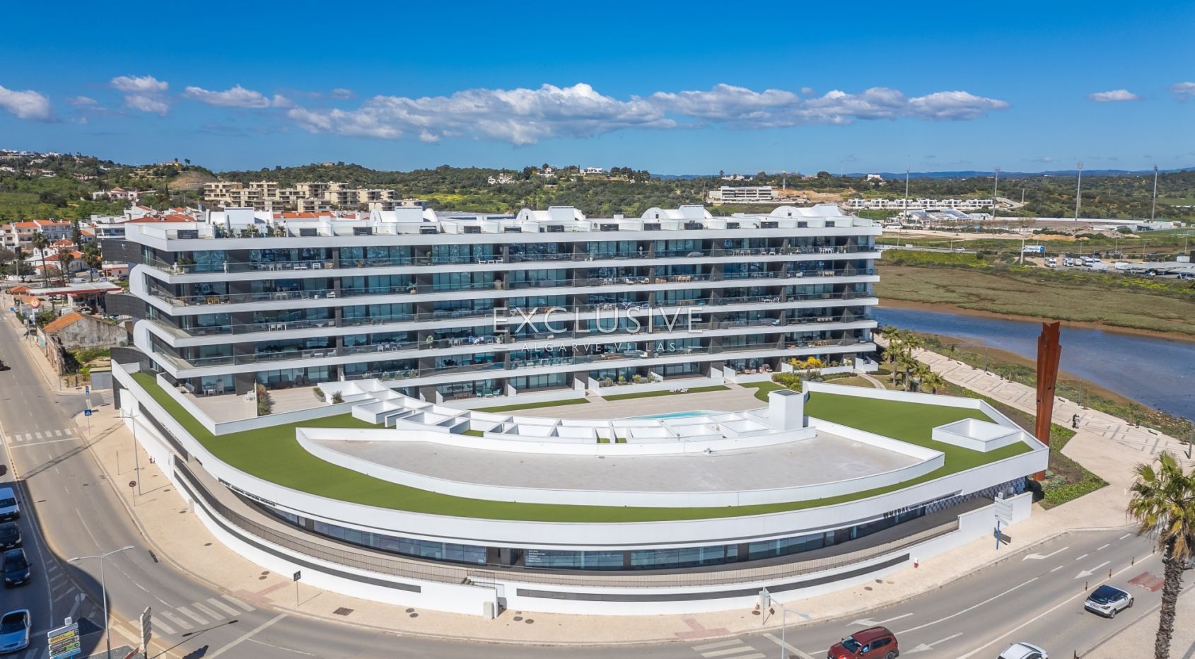 Bright Modern Apartment with Marina & Sea Views in Lagos