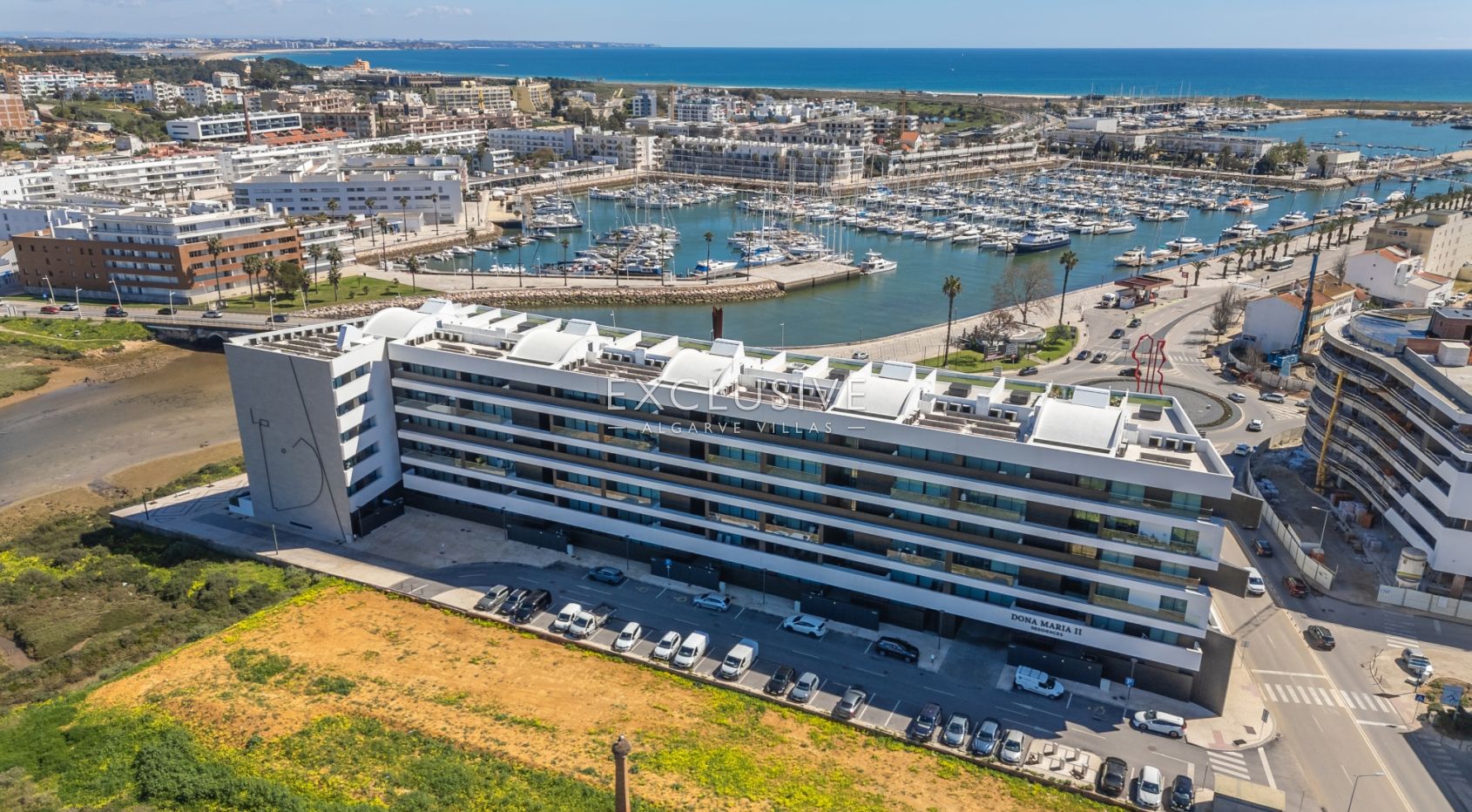 Bright Modern Apartment with Marina & Sea Views in Lagos