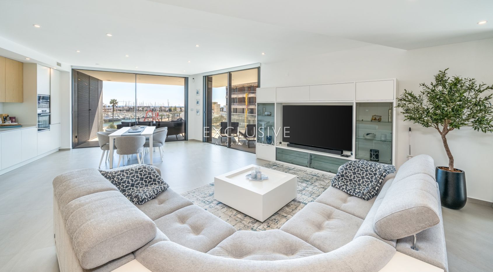 Bright Modern Apartment with Marina & Sea Views in Lagos
