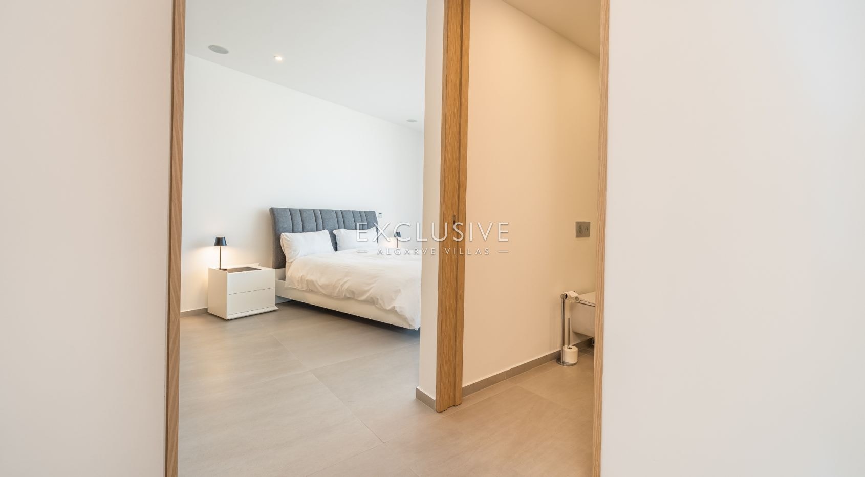 Bright Modern Apartment with Marina & Sea Views in Lagos