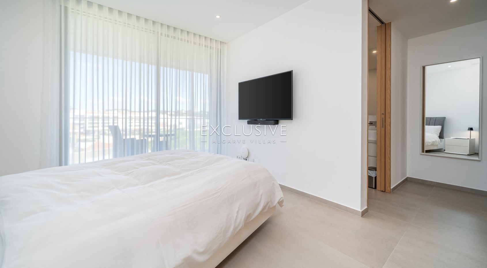 Bright Modern Apartment with Marina & Sea Views in Lagos