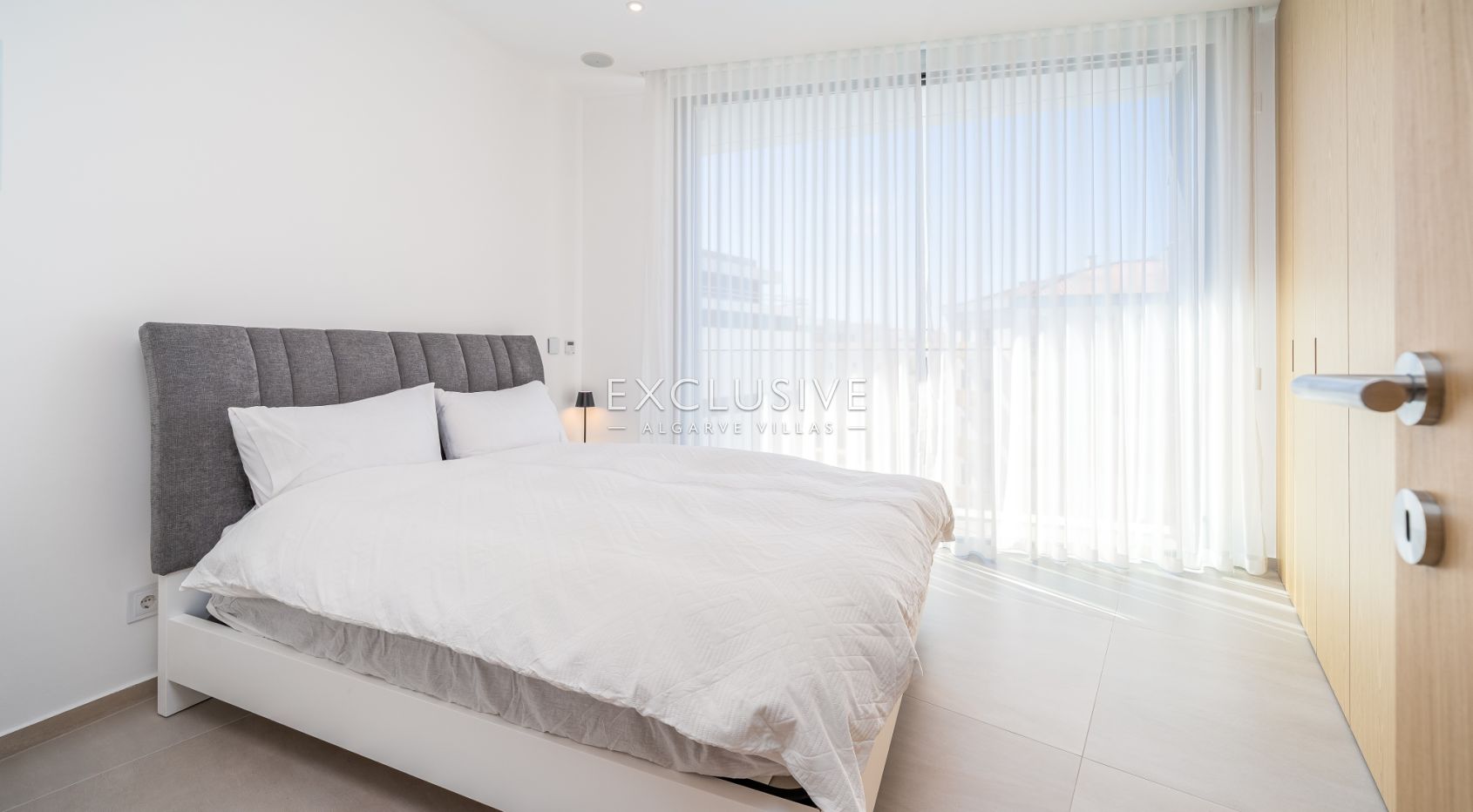 Bright Modern Apartment with Marina & Sea Views in Lagos