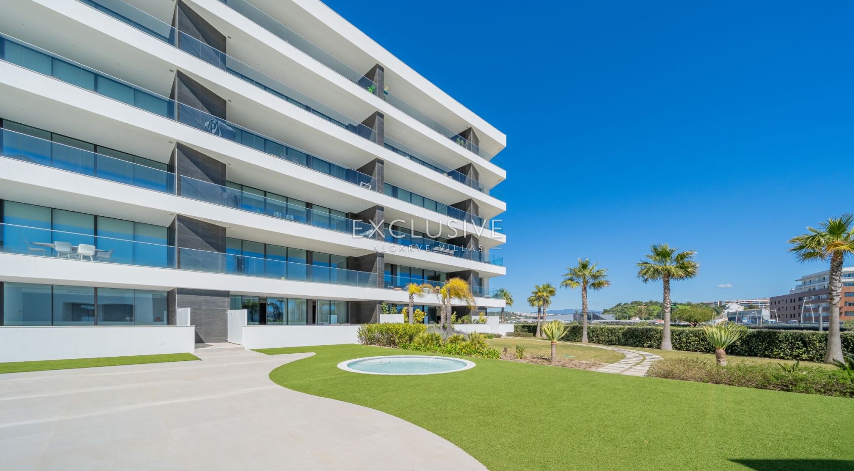 Bright Modern Apartment with Marina & Sea Views in Lagos