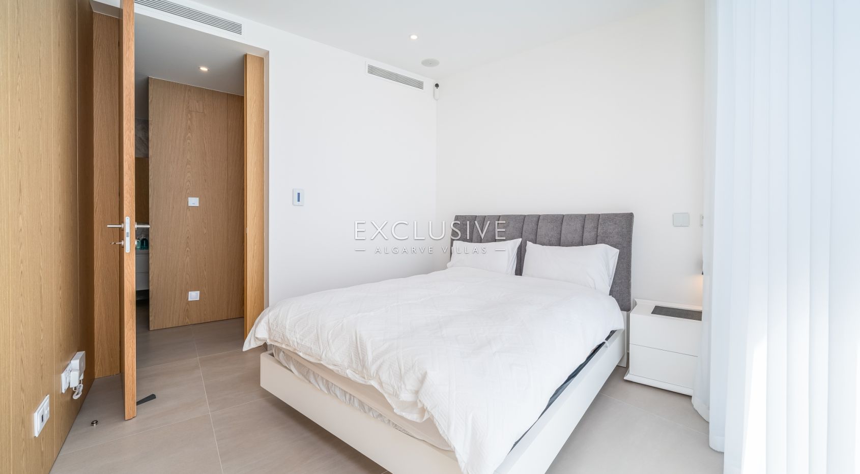 Bright Modern Apartment with Marina & Sea Views in Lagos