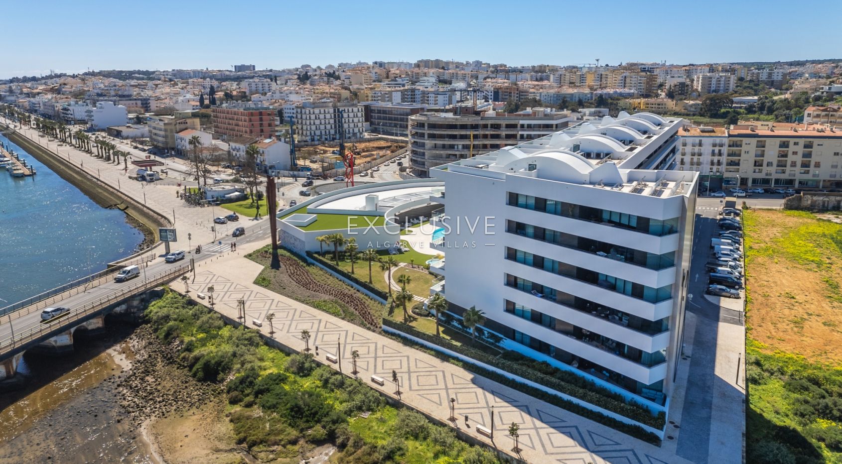 Bright Modern Apartment with Marina & Sea Views in Lagos