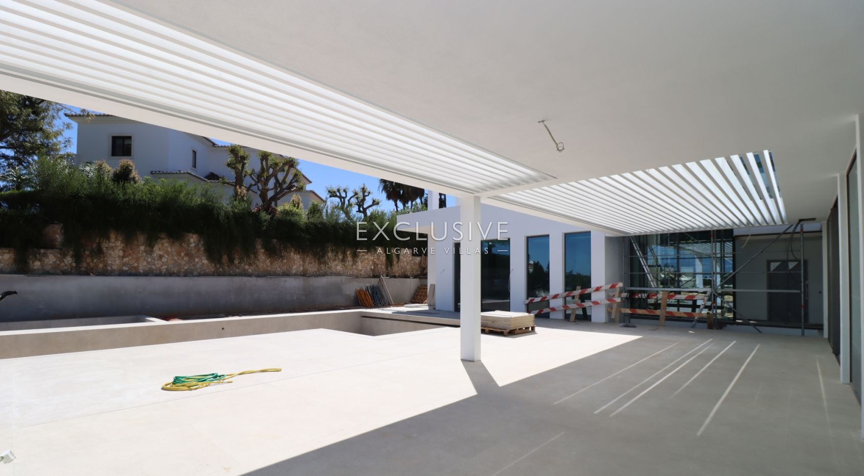 4+1 villa in Quinta do Lago, within walking distance to the beach, Algarve