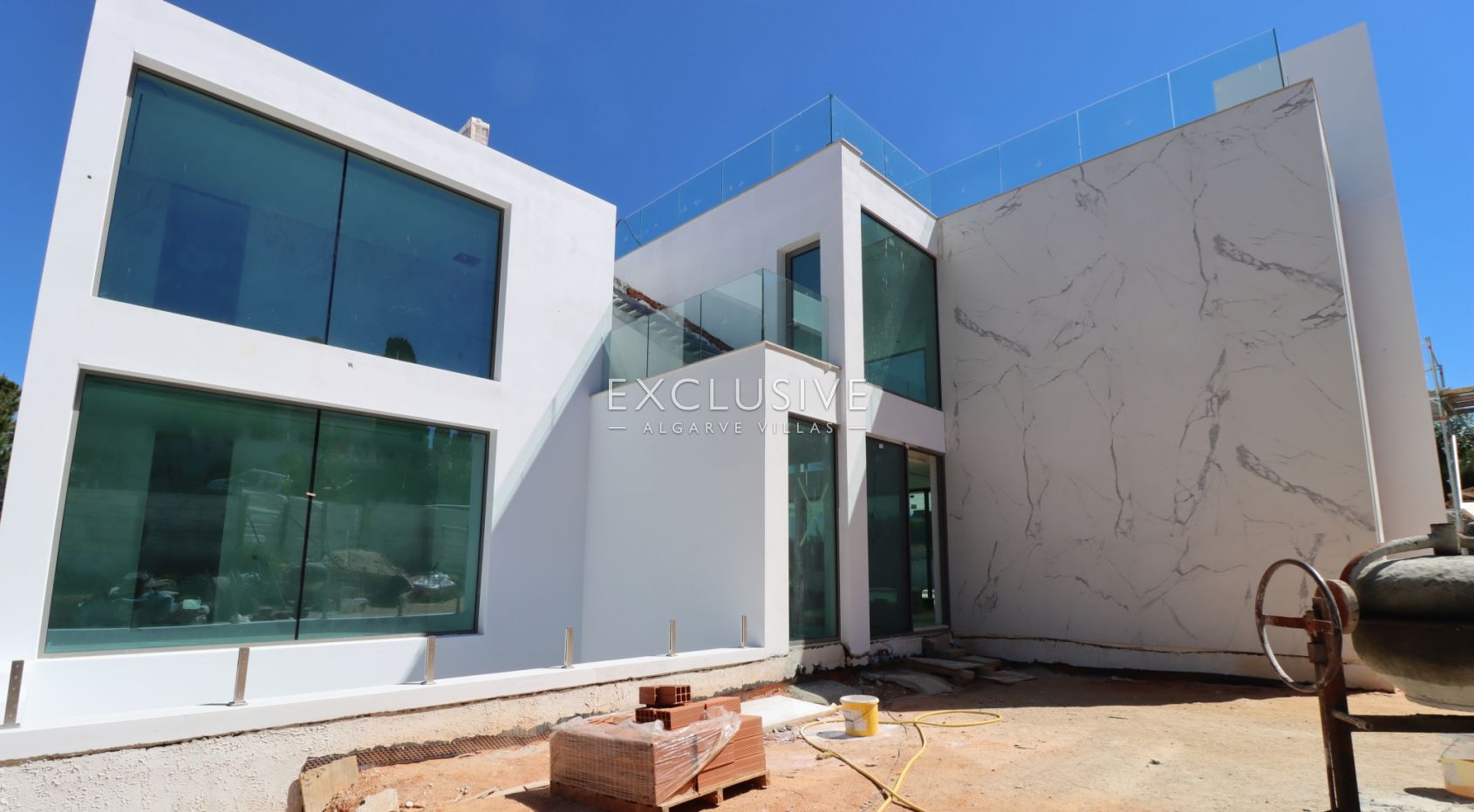 4+1 villa in Quinta do Lago, within walking distance to the beach, Algarve