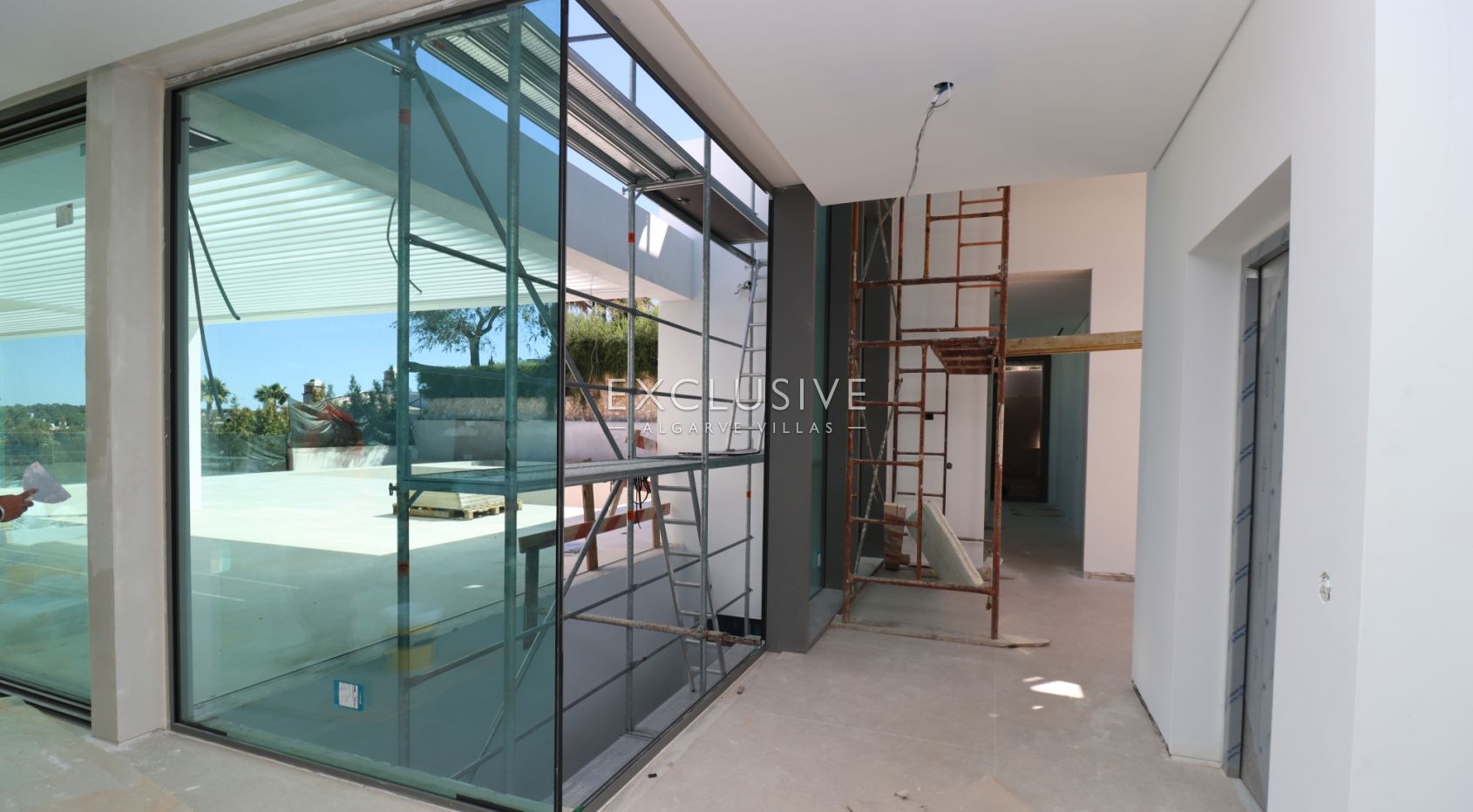 4+1 villa in Quinta do Lago, within walking distance to the beach, Algarve