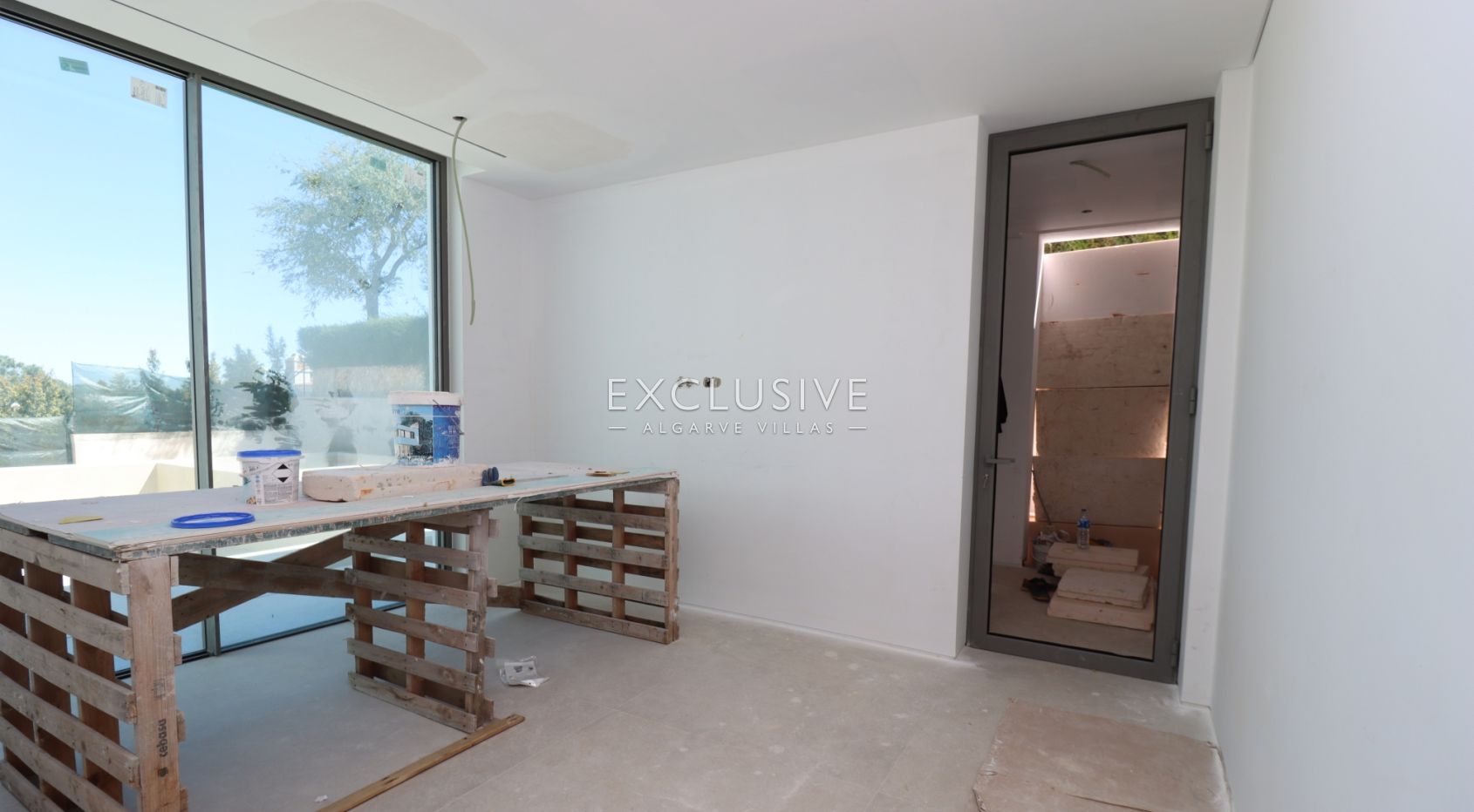 4+1 villa in Quinta do Lago, within walking distance to the beach, Algarve